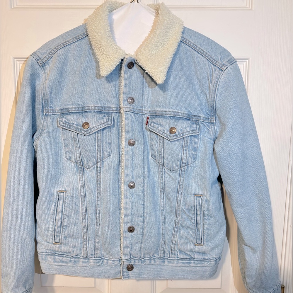 Classic Levi Jean Jacket with Sherling lining.